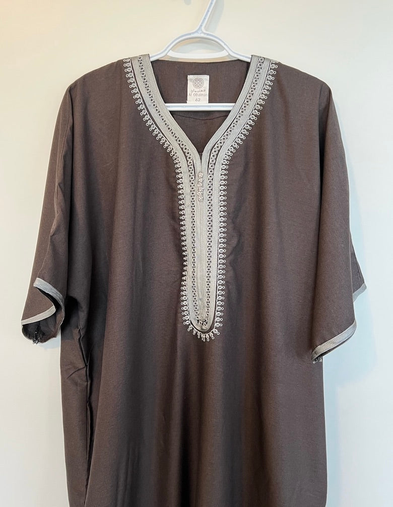 Moroccan Embroidered Thobe - Noble Crest (Mocha Brown)