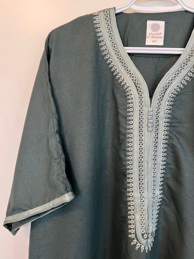 Moroccan Embroidered Thobe - Noble Crest (Pine Green)