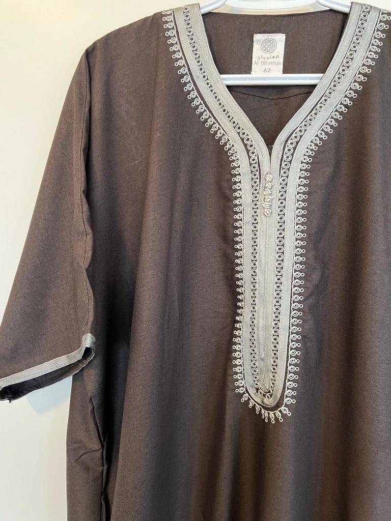 Moroccan Embroidered Thobe - Noble Crest (Mocha Brown)