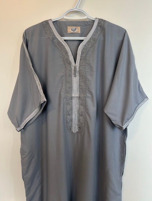 Moroccan Embroidered Thobe - Qamr Weave (Steel Mist)