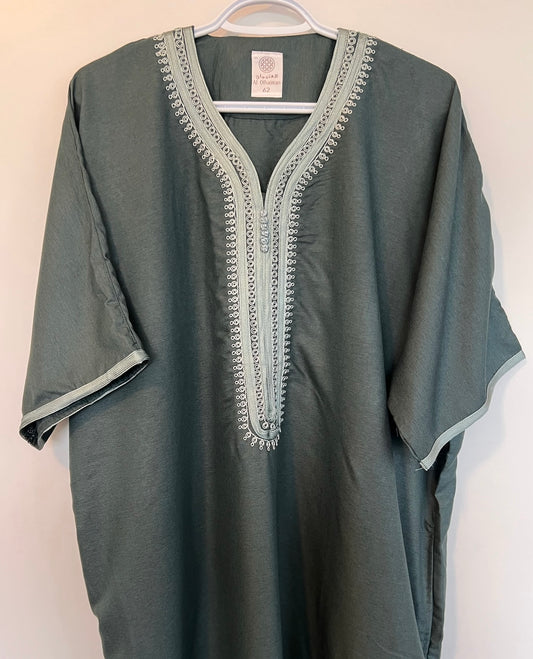 Moroccan Embroidered Thobe - Noble Crest (Pine Green)