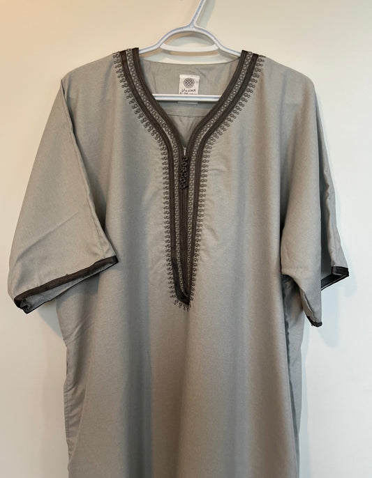 Moroccan Embroidered Thobe - Noble Crest (Frosted Silver)